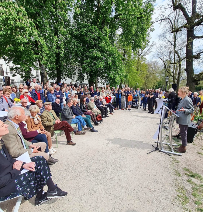 Standbeeld Truus van Lier